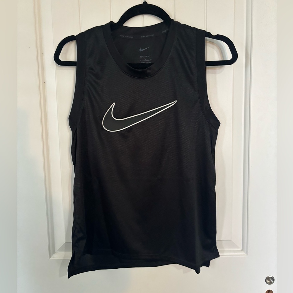 Nike NWT women’s black dri-fit jersey tank top Size M